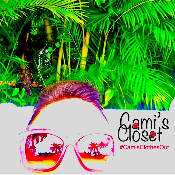 Posher ~ Camille @camisclothesout w/Cami’s Closet - Picture 1 of 8